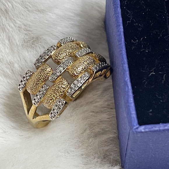 Jewelry - 💍 Gorgeous Puffed Gold and Diamond Accent Ring